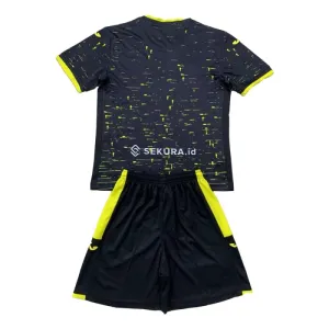 Norwich City Vieraspaita Lasten 2024/25 (+ Shortsit)