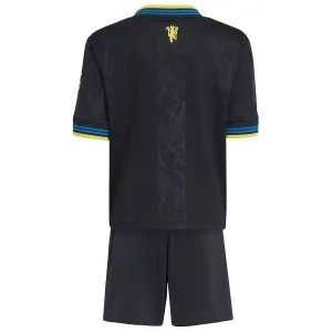 Manchester United 3. Paita Lasten 2025/26 (+ Shortsit)