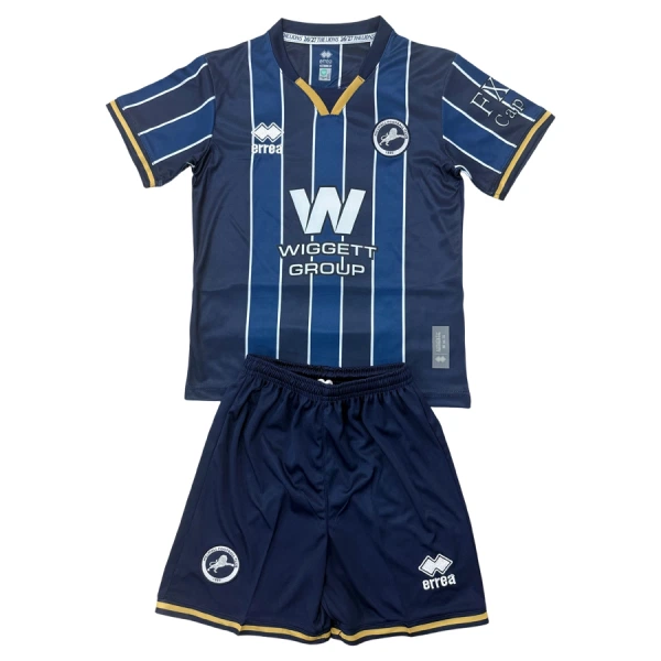 Millwall Kotipaita Lasten 2026/27 (+ Shortsit) Millwall Kotipaita Lasten 2026/27 (+ Shortsit)