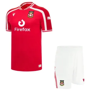 Wrexham Kotipaita Lasten 2026/27 (+ Shortsit) Wrexham Kotipaita Lasten 2026/27 (+ Shortsit)