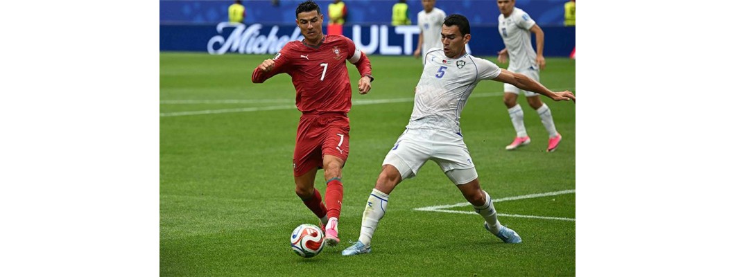 Cristiano Ronaldo tekee kaksi maalia yhdessä MM-ottelussa Cristiano Ronaldo tekee kaksi maalia yhdessä MM-ottelussa