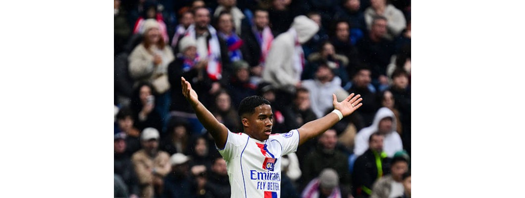 Kaksi nuorta brasilialaista pelaajaa valitsee erilaiset urapolut Kaksi nuorta brasilialaista pelaajaa valitsee erilaiset urapolut