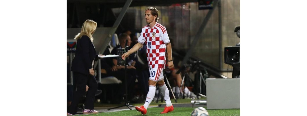 Pukiessaan Kroatian pelipaidan ylleen Luka Modrić tunsi ensi kertaa toivottomuutta Pukiessaan Kroatian pelipaidan ylleen Luka Modrić tunsi ensi kertaa toivottomuutta